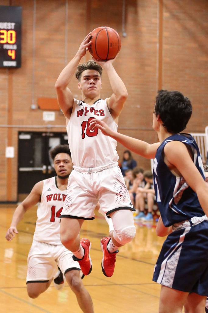 Sean Toomey-Stout floats to the hoop.(Photo by John Fisken)