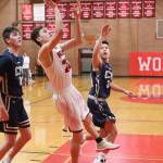 Xavier Murdy slips through the Eagles defense for a shot.(Photo by John Fisken)