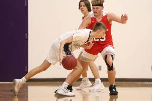 Wildcats lose to league-leaders / Boys basketball