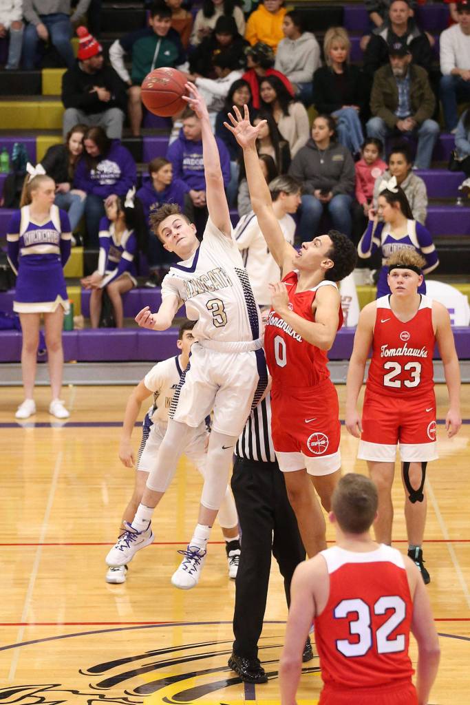 Will Rankin, left, control the opening tip over M-Ps Ethan Jackson.(Photo by John Fisken)
