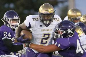 Oak Harbor grad signs to play football for UNLV