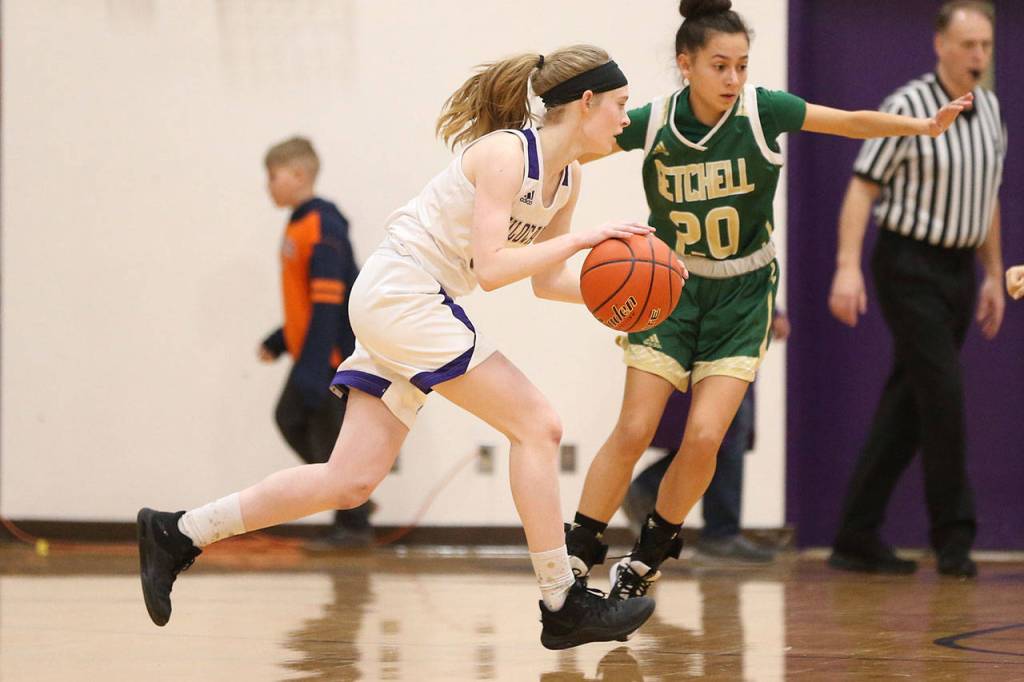 Olivia Waite tries to get around the defense of Marysville Getchells Madison Hagglund.(Photo by John Fisken)