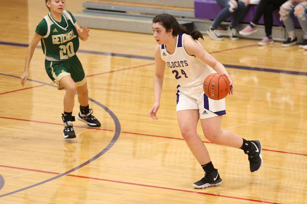 Anna Jones dribbles for the Wildcats.(Photo by John Fisken)