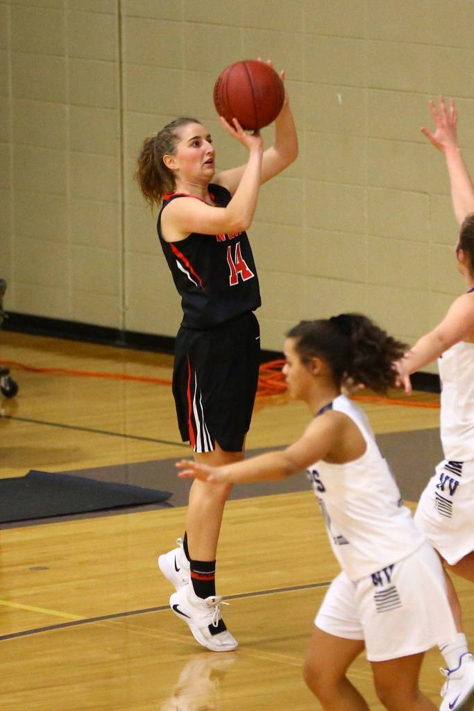 Tia Wurzrainer goes for 2. (Photo by John Fisken)