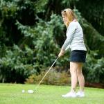 Konni Smith sizes up her next shot. (Photo by John Fisken)