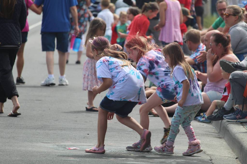 Kids scramble to collect candy. (Photo by Karina Andrew/Whidbey News-Times)