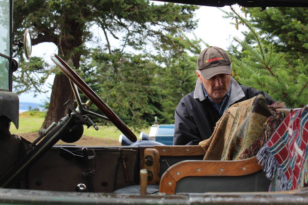 Photo by Karina Andrew
The oldest vehicle on the tour was Richard Andersons 1918 Pierce-Arrow.