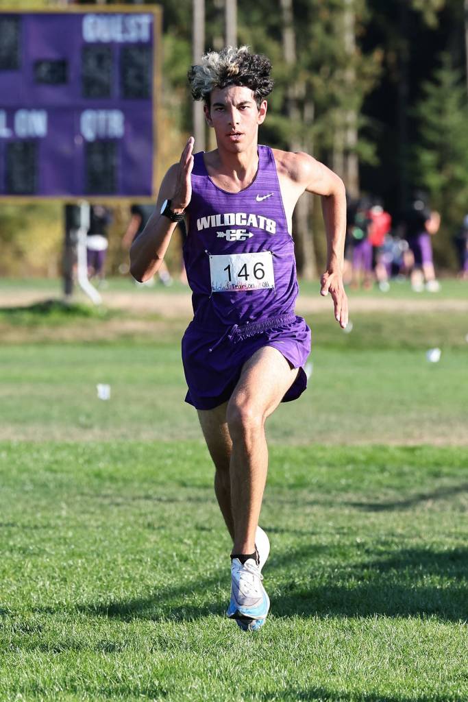 Photo by John Fisken
Oak Harbors Jacob Pearson placed first in the 5,000 meters boys varsity race with a time 16:39.