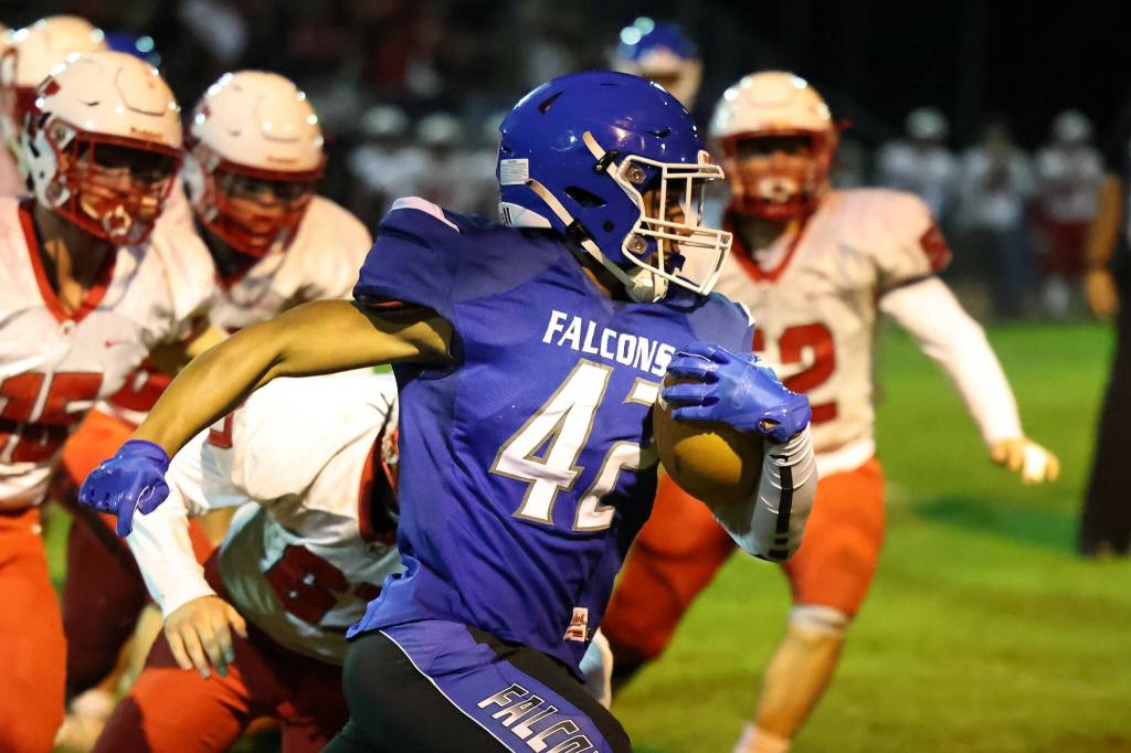 Photo by John Fisken
South Whidbey senior Cole Tschetter runs the ball during a game against Kings on Oct. 14.