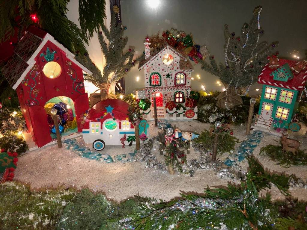 Photo by Lilly van Gerbig
Each house glows with light during the night.