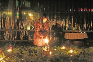 File photo by Karina Andrew/South Whidbey Record
A child carries a lantern for the 2021 Winter Spiral.