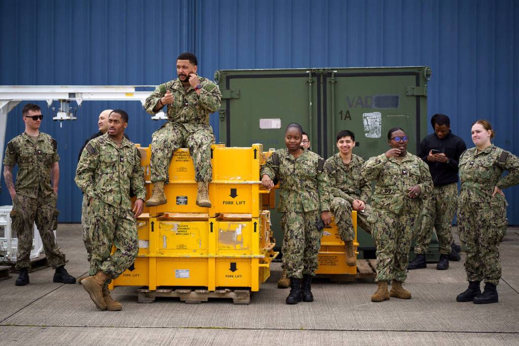 Photos by David Welton
Ground crew await the return of VAQ-140 on base Saturday afternoon.