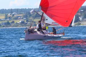 A crew sails Friday, competing against sailors from different yacht clubs around the Puget Sound area. (Photo by Luisa Loi)