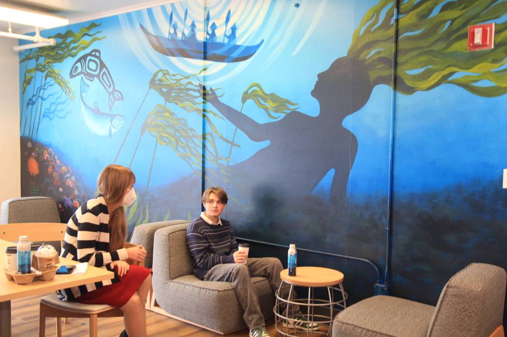 Photo by Luisa Loi
Customers chat by a mural dedicated to the Maiden of Deception Pass.