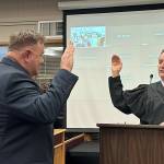 Judge William Hawkins swears in Mayor Ronnie Wright. (Photo by Sabrina Combs)