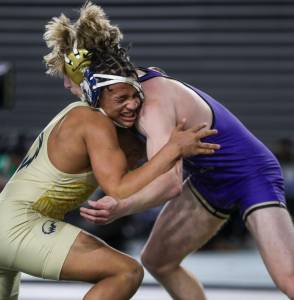 Arlingtons Tre Haines and Oak Harbors Percie Hatfield wrestle during the 3A boys 157-pound championship match during Mat Classic XXXV on Saturday, Feb. 17, 2024, at the Tacoma Dome in Tacoma. (Annie Barker / The Herald)