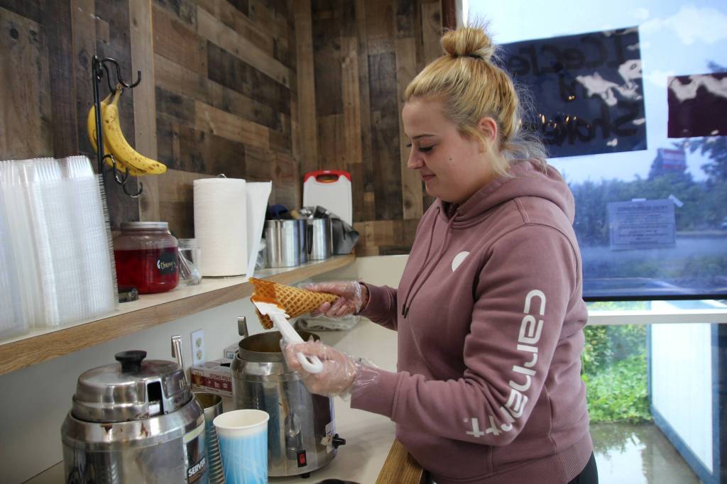 Photo by Luisa Loi
Moira Reed paints a waffle cone with caramel.