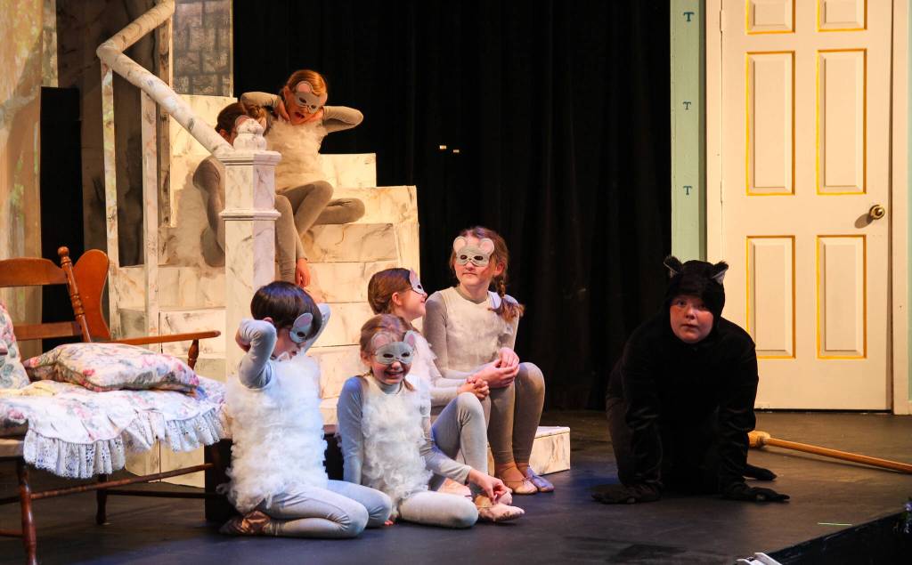 Charles the Cat (Henry Lang) and the mice (played by Andi Eller, Ana Magnoli, Amani Sykes, Evie Christie, Jack Colvin and Wren Willis) observe from the stairs. (Photo by Luisa Loi)