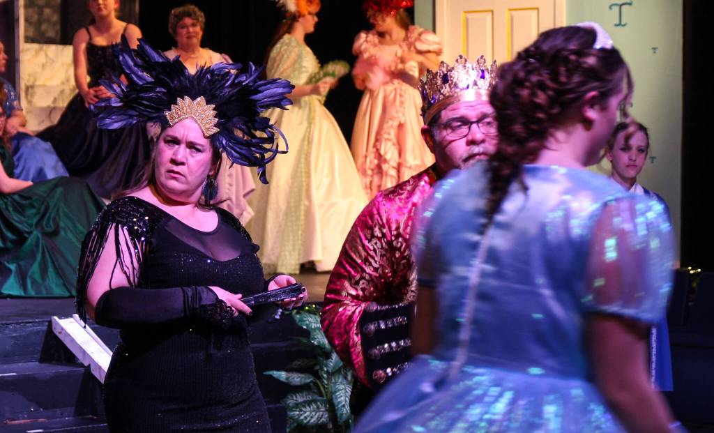 Lady Ann Anonyme, Cinderellas stepmother, notices the girl in blue looks somewhat familiar. Ann Anonyme is the name Dianna Gruenwald, the actress, gave to her character. (Photo by Luisa Loi)