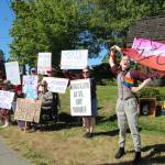 Photo by Luisa Loi
On the second anniversary of the end of Roe v. Wade, people flocked to the intersection of Highway 20 and Main Street to support womens reproductive rights.