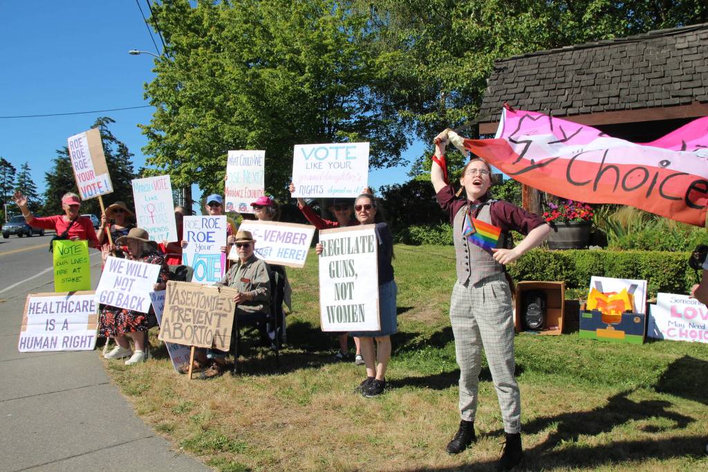 Photo by Luisa Loi
On the second anniversary of the end of Roe v. Wade, people flocked to the intersection of Highway 20 and Main Street to support womens reproductive rights.