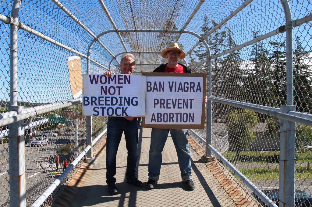 Photo by Luisa Loi
Russell Harvey and Simon Butler held signs on the Coupeville overpass.