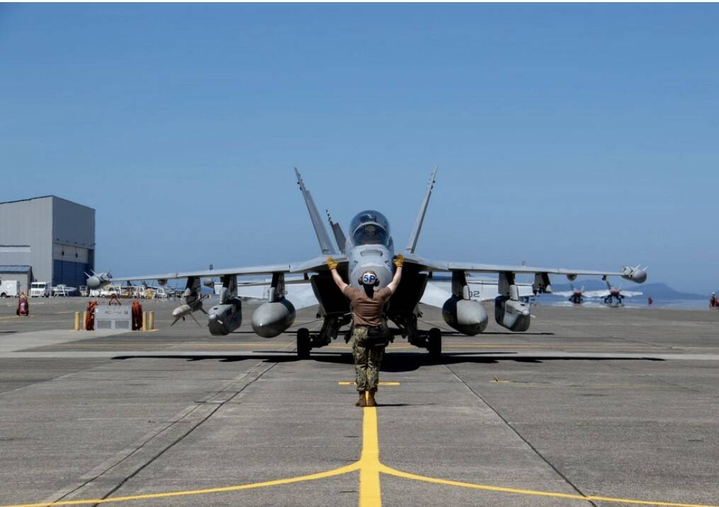 輸入盤 DVD 2006 VAQ-130 Squadron Video DVD Navy squadron returns home to Whidbey after historic deployment