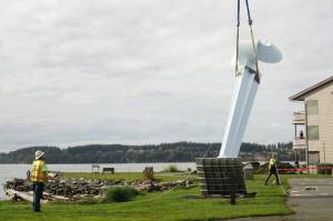 Ram Construction staff hoist the horizontal Angel De Creatividad sculpture upright on Wednesday. (Photo by Sam Fletcher)