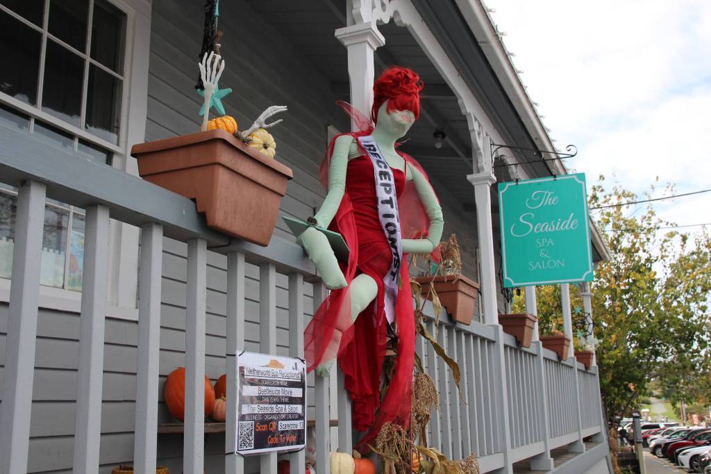 (Photo by Luisa Loi)
Miss Argentina looks confident outside of the Seaside Spa & Salon.