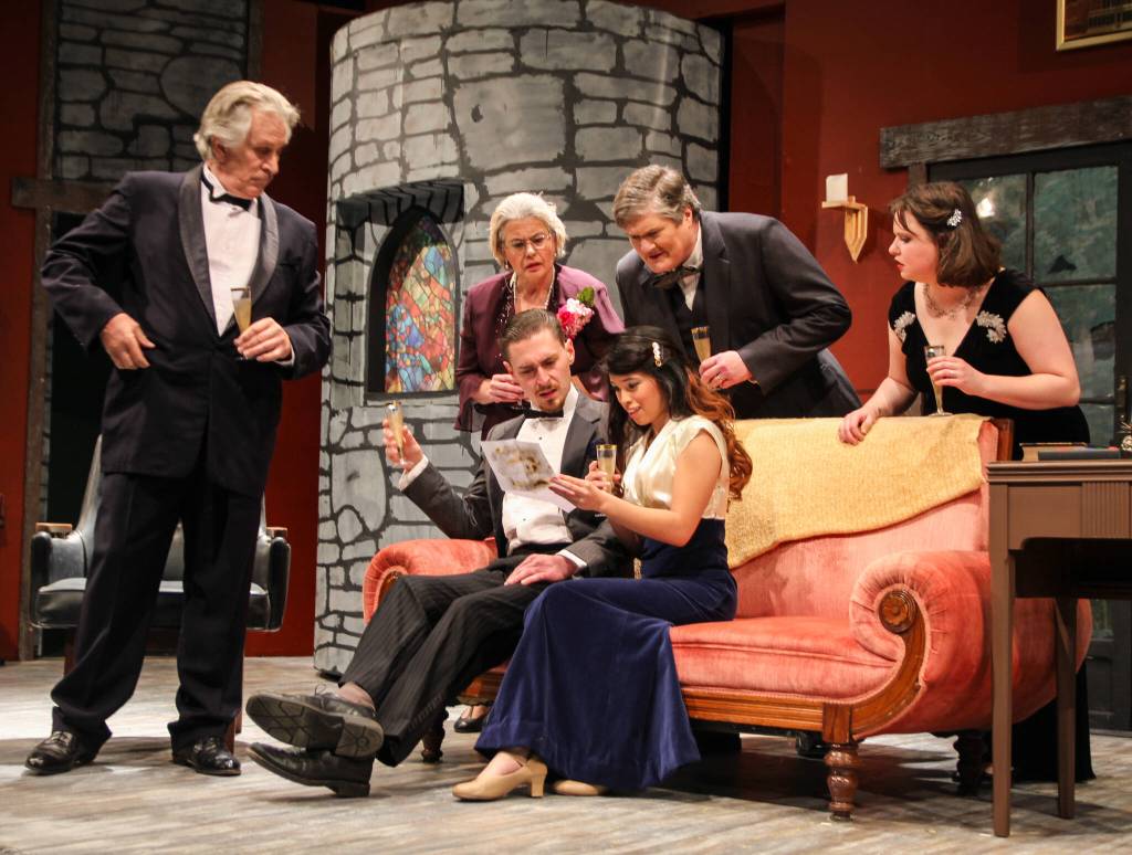 The cast of The Games Afoot reacts to a letter. At left, Ben Honeycutt, Lisa Judd, Steve DeHaven, Ellie Alexander. Sitting, Riley Stowell and Marianne Campos. (Photo by Luisa Loi)