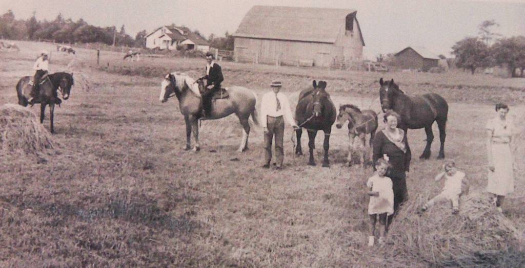 (Photo provided)
Six-year-old Avis Weidenbach, the third girl from the right, poses for a photo with her family at the farm in 1939.