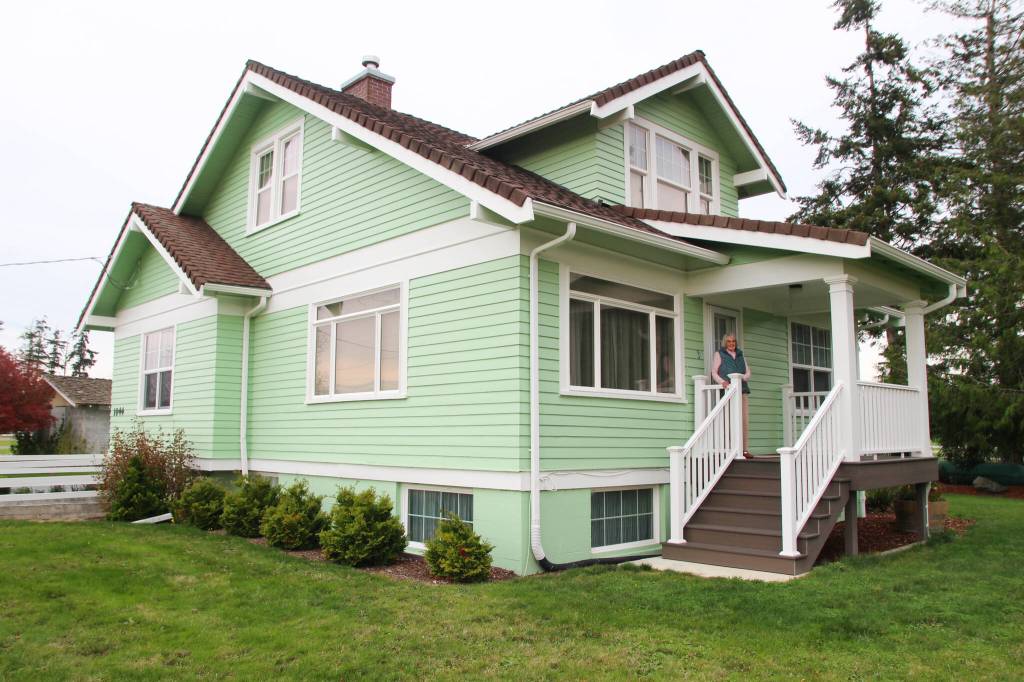 (Photo by Luisa Loi)
The Weidenbachs house, which was once green and stood in the West Beach area, has been repainted several times since it was moved to Monroe Landing. It was built in 1928 by Otto Van Dyk, a skilled Dutch builder known for building the Roller Barn and the Maylor home.