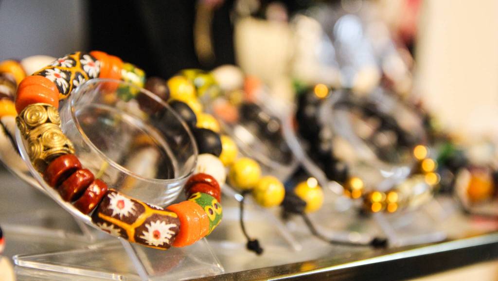 (Photo by Luisa Loi)
These bracelets are made with recycled glass beads.