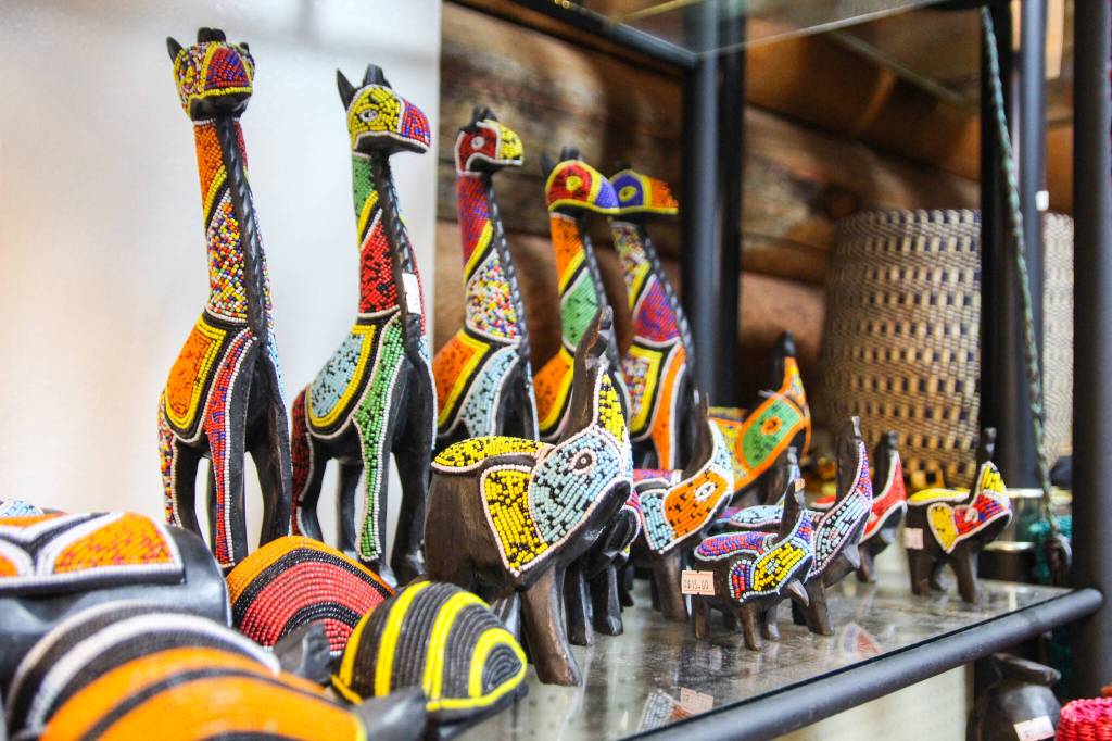 (Photo by Luisa Loi)
Wooden girapphes, elephants and turtles.