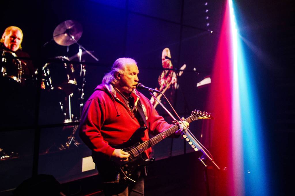 (Photos by Luisa Loi)
Hanson, a performer who was particularly active in the 1970s in the San Diego area, said his biggest musical influences are The Beatles and Rush.