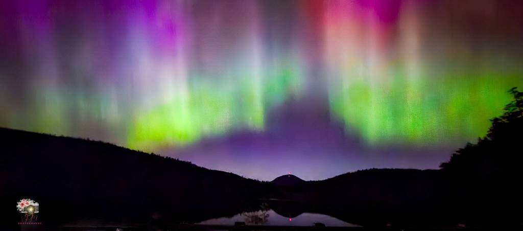 (Photo by Gina Davenport-Shields)
The northern lights lit up Whidbey skies May 10, visible from Pass Lake.