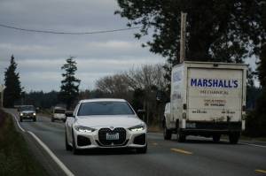 Cars pass through the narrow stretch between Race and Welcher roads, a stretch that the Department of Transportation has talked about widening for years. (Photo by Sam Fletcher)