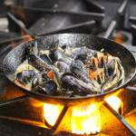 (Photo by Luisa Loi)
The nutrient-rich waters of Penn Cove increase the growth rate of the mussels, making them sweeter than any other mussel, according to Penn Cove Shellfish, the farm that donates its mussels to the festival each year.