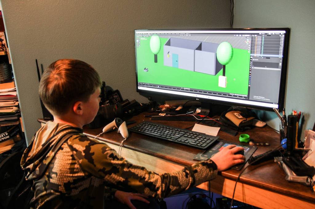 (Photo by Luisa Loi)
Ryan demonstrates how, without any prior experience, he learned to build each block and shape on his computer screen before transferring the diorama to his virtual reality set.