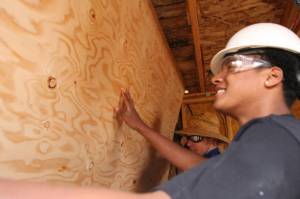 Ezra Bolton and Chris Whiteman hang up a part of the wall (photo by Marina Blatt).