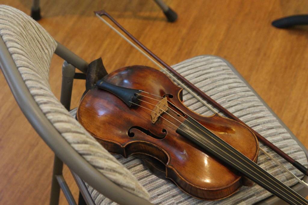 A violin rests in between rehearsals (Photo by Allyson Ballard)