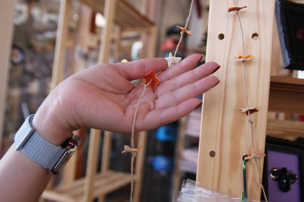 (Photo by Marina Blatt) Kilpatrick holds up an orange garland.