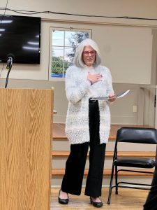 Kathy Sechrist speaks about her experience at a CADA event. (Photo by Sarah Bellis)