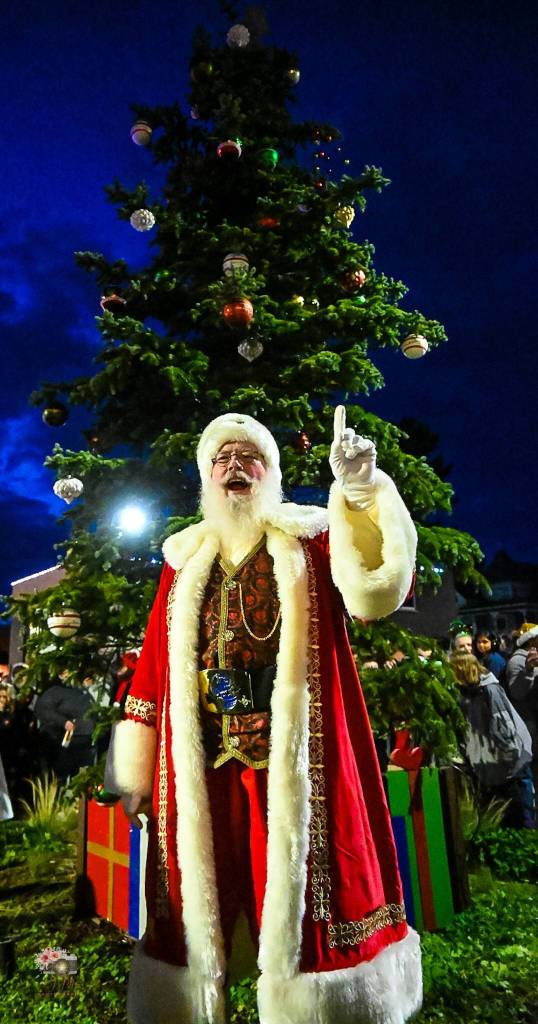 Photo by GM Photography
Santa poses in front of the Oak Harbor Christmas tree, excited to bring Christmas cheer to the island.